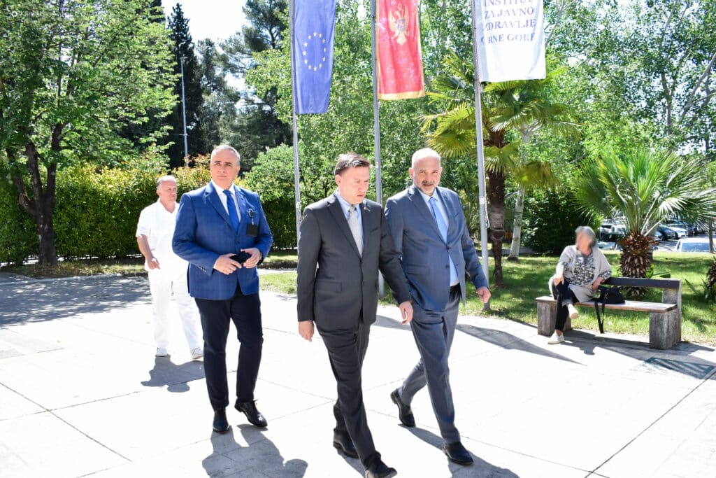 Obilazak dermatologije stare i radovi Ministar i direktor