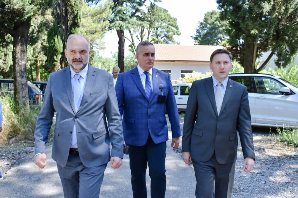 Obilazak dermatologije stare i radovi Ministar i direktor