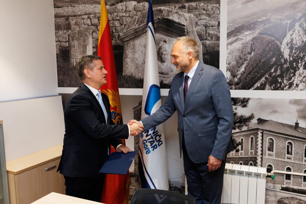 Nebojša Šćekić, izvršni direktor Sava osiguranja i dr Aleksandar Radović, direktor KCCG (2)