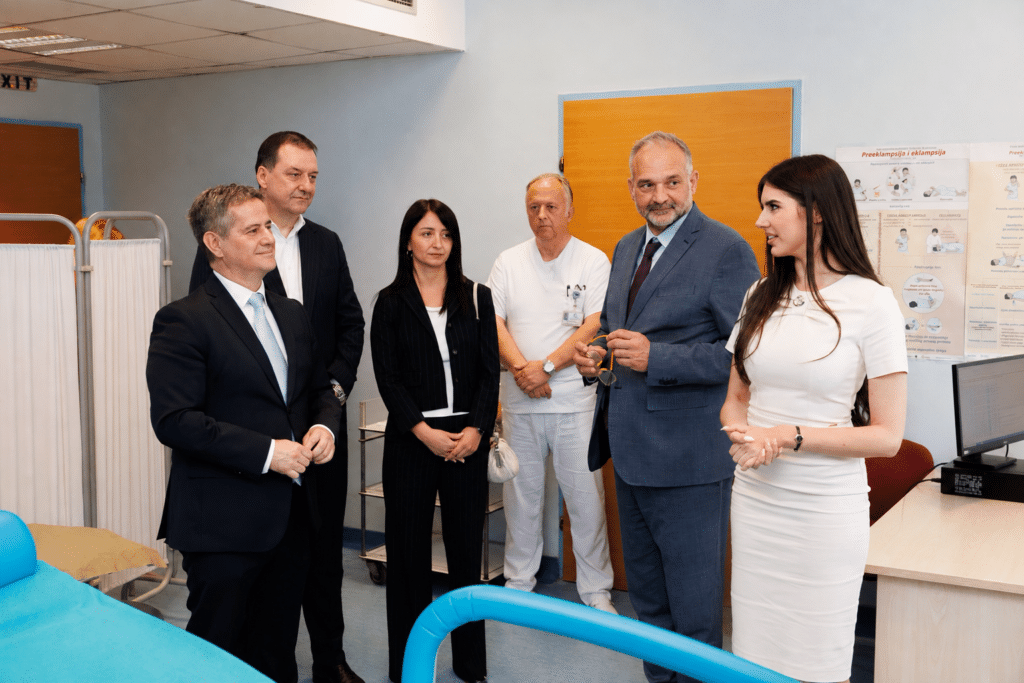 Tokom razgovora o donaciji ginekološke stolice